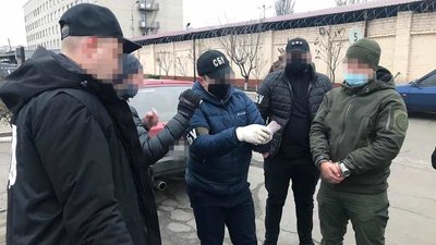 На Херсонщині СБУ викрила командира підрозділу Нацгвардії на вимаганні грошей з підлеглих На Херсонщині СБУ викрила командира підрозділу Нацгвардії на вимаганні грошей з підлеглих