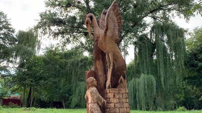 Наразі встановлено 9 скульптур з 10. Фото: Суспільне. Наразі встановлено 9 скульптур з 10. Фото: Суспільне.