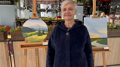 29 робіт, створених під час денного сну донечки, представила художниця у Луцьку 29 робіт, створених під час денного сну донечки, представила художниця у Луцьку