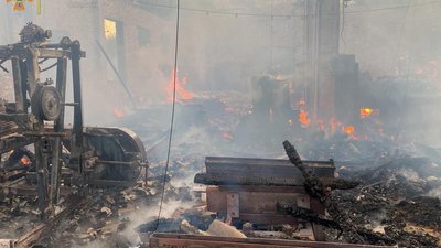 У Чернігові згорів деревообробний цех