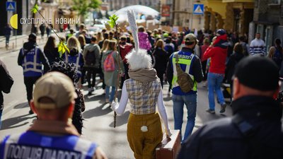"Досить вбивати планету": у Києві відбувся кліматичний марш. Фоторепортаж "Досить вбивати планету": у Києві відбувся кліматичний марш. Фоторепортаж