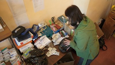 Аптечки, консервація, солодощі: на Вінниччині збирають гумвантаж для захисників України Аптечки, консервація, солодощі: на Вінниччині збирають гумвантаж для захисників України