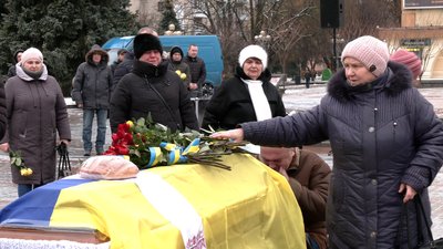 У Рівному попрощалися з загиблим бійцем Олександром Шегерою У Рівному попрощалися з загиблим бійцем Олександром Шегерою