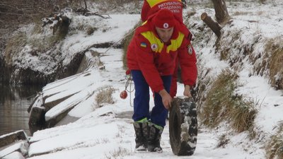 У Франківську надзвичайники обстежили місця для купання на Водохреще У Франківську надзвичайники обстежили місця для купання на Водохреще