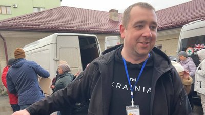"Ти не один на Різдво": дві сотні пенсіонерів у Тернополі отримали подарунки з-за кордону "Ти не один на Різдво": дві сотні пенсіонерів у Тернополі отримали подарунки з-за кордону