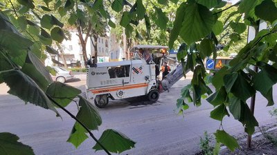 На вулиці Театральній у Житомирі готують дорожнє покриття до асфальтування На вулиці Театральній у Житомирі готують дорожнє покриття до асфальтування