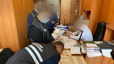 Медика Львівської обласної клінічної лікарні затримали на хабарі