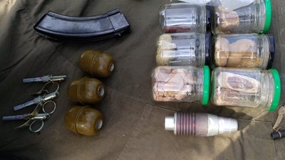На Рівненщині СБУ виявила схрон з гранатами та вибухівкою На Рівненщині СБУ виявила схрон з гранатами та вибухівкою