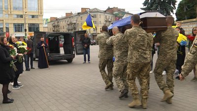 У Луцьку попрощалися з загиблим на Донеччині Віталієм Петруком