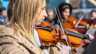 Щоб нагадати світу, що війна ще триває: мистецькі акції на підтримку України