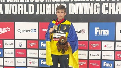 14-річний Кирило Азаров здобув "золото" юніорського чемпіонату світу-2022 зі стрибків у воду з метрового трампліна
