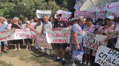 Київський райсуд Харкова пікетують родичі наркозалежних