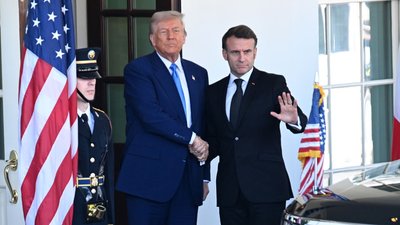 Макрон під час переговорів у Білому домі виправив Трампа щодо європейської допомоги Україні