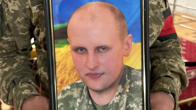 У Луцьку попрощалися з 44-річним військовослужбовцем Андрієм Васюрою У Луцьку попрощалися з 44-річним військовослужбовцем Андрієм Васюрою