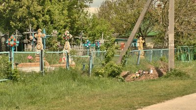 На Хмельниччині частина селян просять закрити цвинтар, який межує з будинками