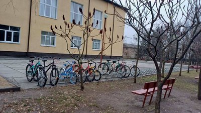 Велопарковка у Пашківському ліцеї на Київщині
