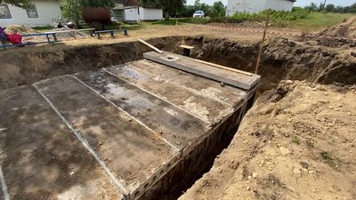 Підземні контейнери для укриття під час повітряних тривог встановили біля школи у Варвинській громаді