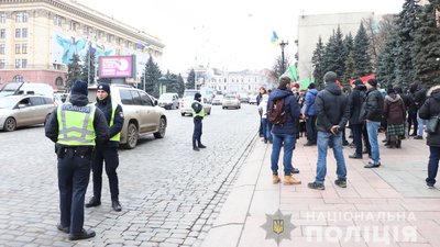 Поліція встановила, хто розпилив газ під час сутичок біля Харківської ОДА