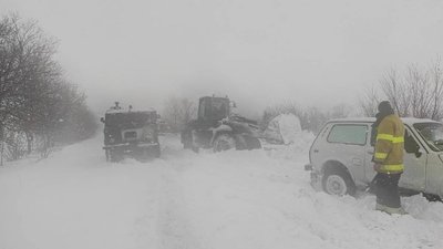 Рятувальники Миколаївської області продовжують ліквідовувати наслідки зимової негоди Рятувальники Миколаївської області продовжують ліквідовувати наслідки зимової негоди