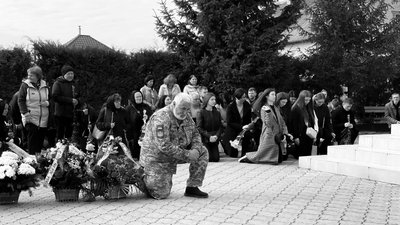 У Мукачеві попрощалися з полеглим на війні захисником Владиславом Стецикевичем