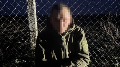 Прикордонник, якого підозрюють у переправленні чоловіків до Молдови