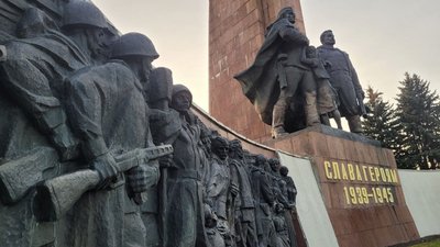 "Мають піти на смітник історії — в музей", краєзнавець про монументальну декомунізацію Рівненщини "Мають піти на смітник історії — в музей", краєзнавець про монументальну декомунізацію Рівненщини