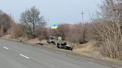 Майже два тижні — в полях. Аграрії Сумщини працюють, попри небезпеку Майже два тижні — в полях. Аграрії Сумщини працюють, попри небезпеку
