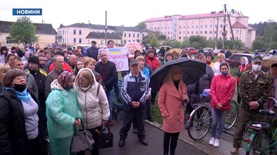 Після протестів у Семенівці прокуратура проситиме взяти під варту підозрюваного у зґвалтуванні Після протестів у Семенівці прокуратура проситиме взяти під варту підозрюваного у зґвалтуванні
