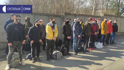 23 призовника строкової служби із Сум відправили в обласний збірний пункт 23 призовника строкової служби із Сум відправили в обласний збірний пункт
