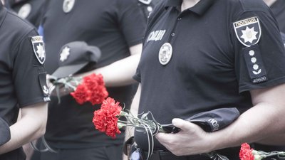 В Одесі попрощались з поліцейським, який загинув на війні В Одесі попрощались з поліцейським, який загинув на війні