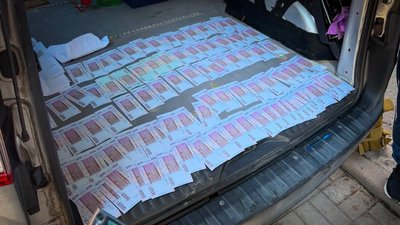 Гроші, вилучені у підозрюваних під час слідчих дій