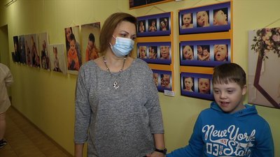 "Світло в тобі": в Миколаєві відкрилась виставка, присвячена дітям із синдромом Дауна "Світло в тобі": в Миколаєві відкрилась виставка, присвячена дітям із синдромом Дауна