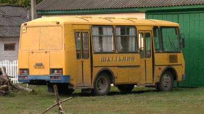 Чекають на обіцяний автобус. Першовереснева історія трьох сіл на Рівненщині Чекають на обіцяний автобус. Першовереснева історія трьох сіл на Рівненщині