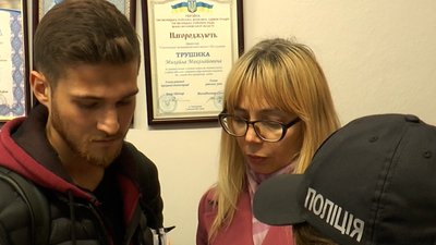 Невакцинована вчителька в Єзуполі на Прикарпатті планує ходити на роботу Невакцинована вчителька в Єзуполі на Прикарпатті планує ходити на роботу