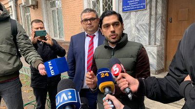 "Прошу довести мою провину". Поліція допитала Гео Лероса у справі про підпал його автівки