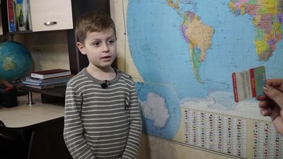 200 країн, їх столиці, прапори і розташування – все це знає 6-річний Руслан Велієв з Чернігова