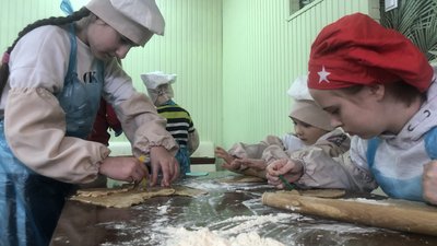 "Пряники хочу відправити військовим". В Ужгороді відкрився кулінарний гурток у "Карітас-хаб" "Пряники хочу відправити військовим". В Ужгороді відкрився кулінарний гурток у "Карітас-хаб"
