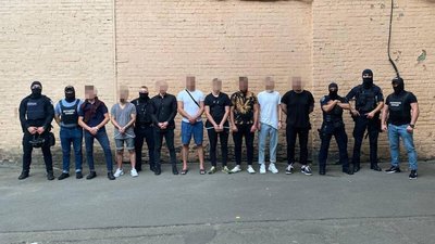 Прокуратура заявила про затримання угруповання, яке пограбувало півтори сотні іноземців