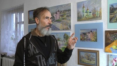 Художник із Волині пише серію картин про сучасний Горохів