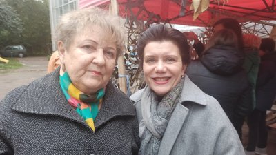 У Житомирі стартував флешмоб з плетіння маскувальних сіток для ЗСУ У Житомирі стартував флешмоб з плетіння маскувальних сіток для ЗСУ