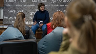 "Коли чекаєш військового з війни". У Дніпрі презентували посібник для родичів військових "Коли чекаєш військового з війни". У Дніпрі презентували посібник для родичів військових