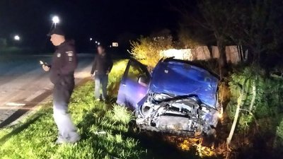 Не впорався з керуванням та в'їхав у кювет: на Хмельниччині в результаті ДТП травмувалося двоє людей