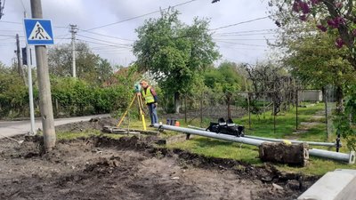 У Луцьку будуть перевстановлювати світлофор, який похилився У Луцьку будуть перевстановлювати світлофор, який похилився