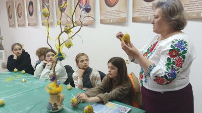 Майстерки для дітей: у Палаці культури Луцька відкрилась "Великодня майстерня" Майстерки для дітей: у Палаці культури Луцька відкрилась "Великодня майстерня"