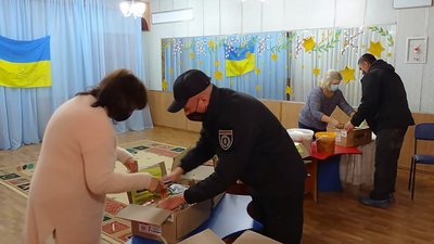 Кропивничани зібрали для бійців продукти, інструменти, ліки та обереги Кропивничани зібрали для бійців продукти, інструменти, ліки та обереги