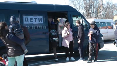 До Запоріжжя продовжують прибувати вимушені переселенці з Маріуполя та Бердянська