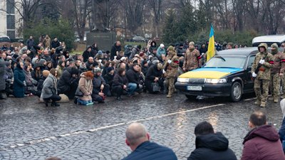 В Ужгороді попрощалися з полеглим вчителем та захисником Василем Габрусем В Ужгороді попрощалися з полеглим вчителем та захисником Василем Габрусем