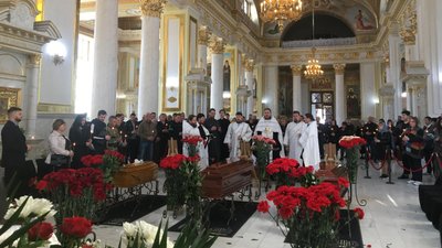 В Одесі простилися із загиблими від ракетного удару херсонкою, її тримісячною донькою і мамою