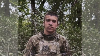 Вступив у військо у 18-й день народження: Ростислава Романька з Маріуполя поховали у Хмельницькому