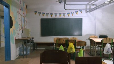 ШКОЛЯРІ ПОВЕРНУЛИСЬ НА НАВЧАННЯ ПІСЛЯ КАНІКУЛ ШКОЛЯРІ ПОВЕРНУЛИСЬ НА НАВЧАННЯ ПІСЛЯ КАНІКУЛ